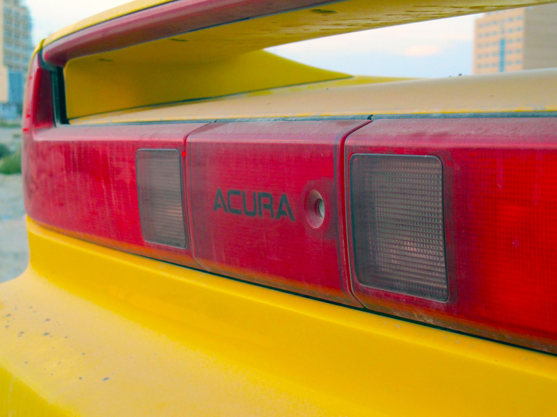 Illustration for article titled Why was this Acura NSX left to die in Dubai?